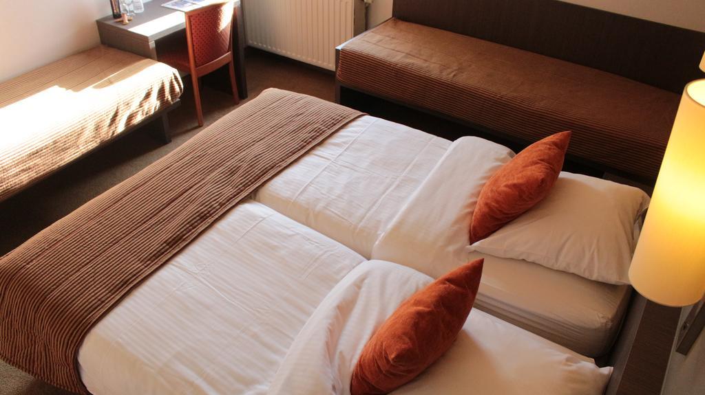 Hotel De Vrede Diksmuide Bagian luar foto